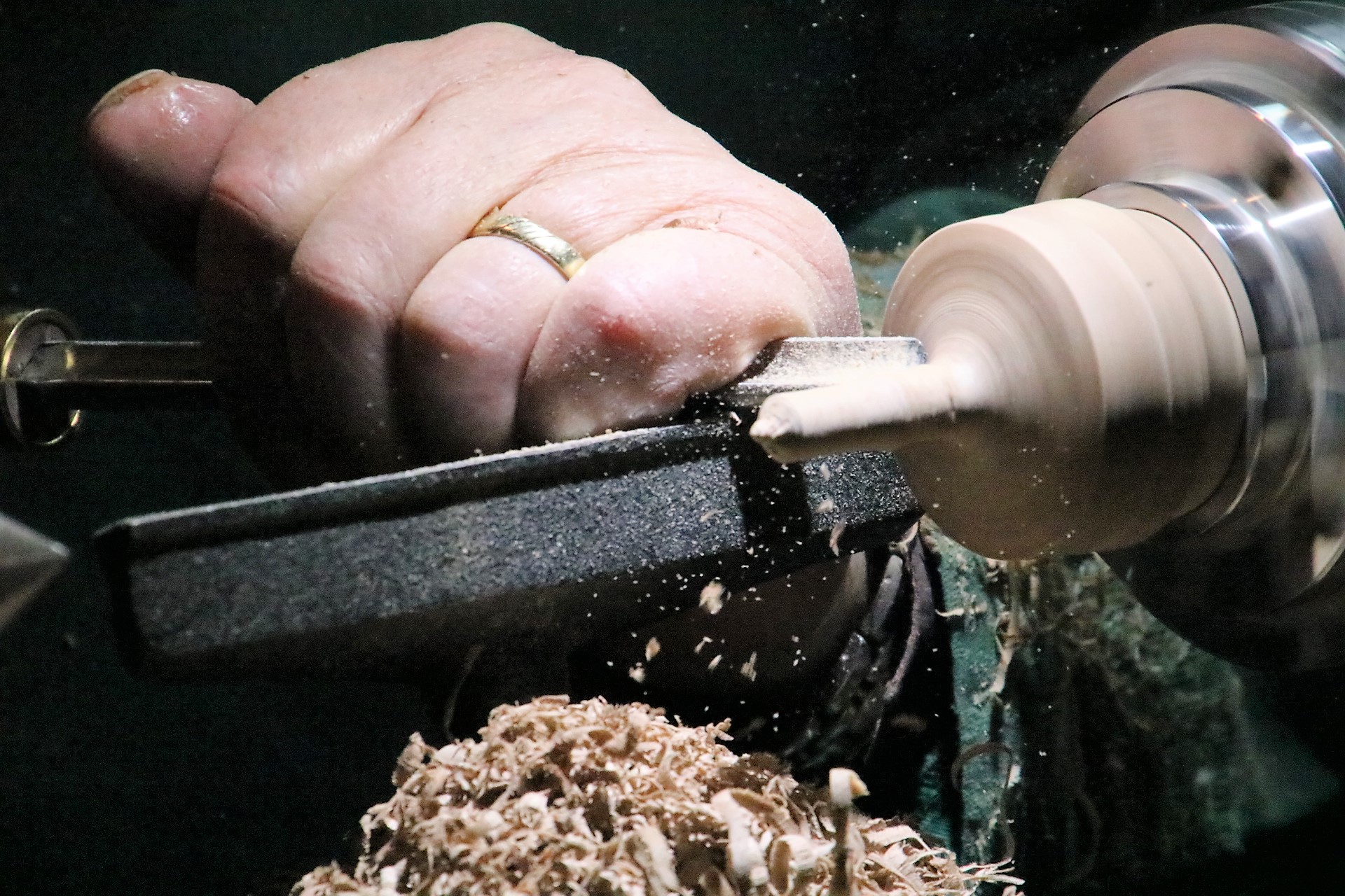 A turner demonstrating bowl work at a midi lathe